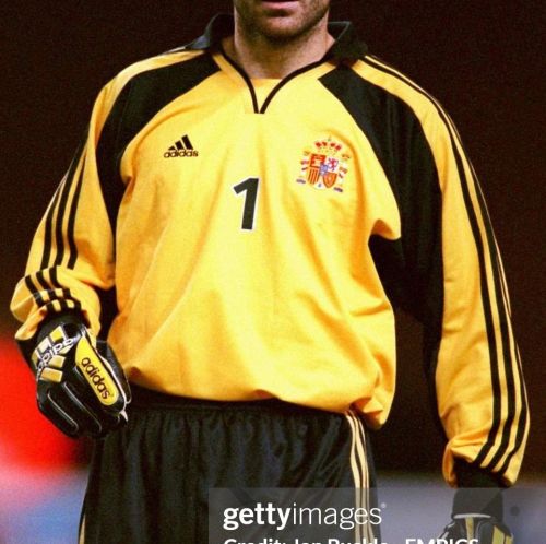 Spain 2000 GK 2 Kit